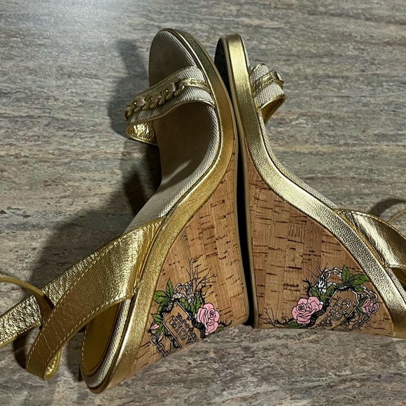 Coach Ellette open toe strapped wedge sandals with flowers 🌸 on the wedges - Picture 7 of 16